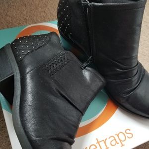 Barefoot black  boots